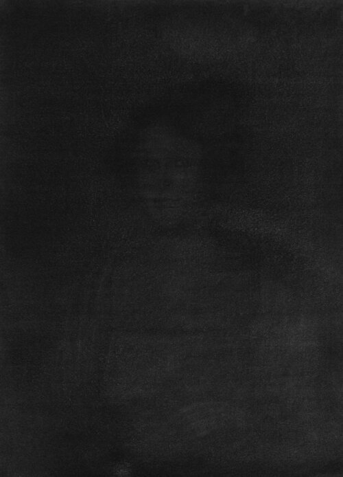 Une Dame créole, 2015. Fusain sur papier, 46x35 cm. 