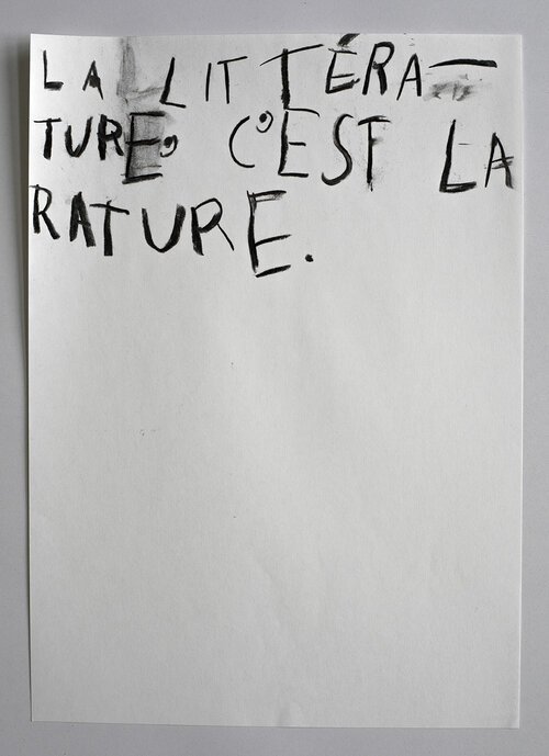 LTW (Roland Barthes, De la rature), 2024, fusain sur papier, 29,7x21 cm.